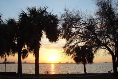 Melbourne Sunset: Photo by George Bailey, Camera Sony CyberShot DSC-F707, hi resolution.